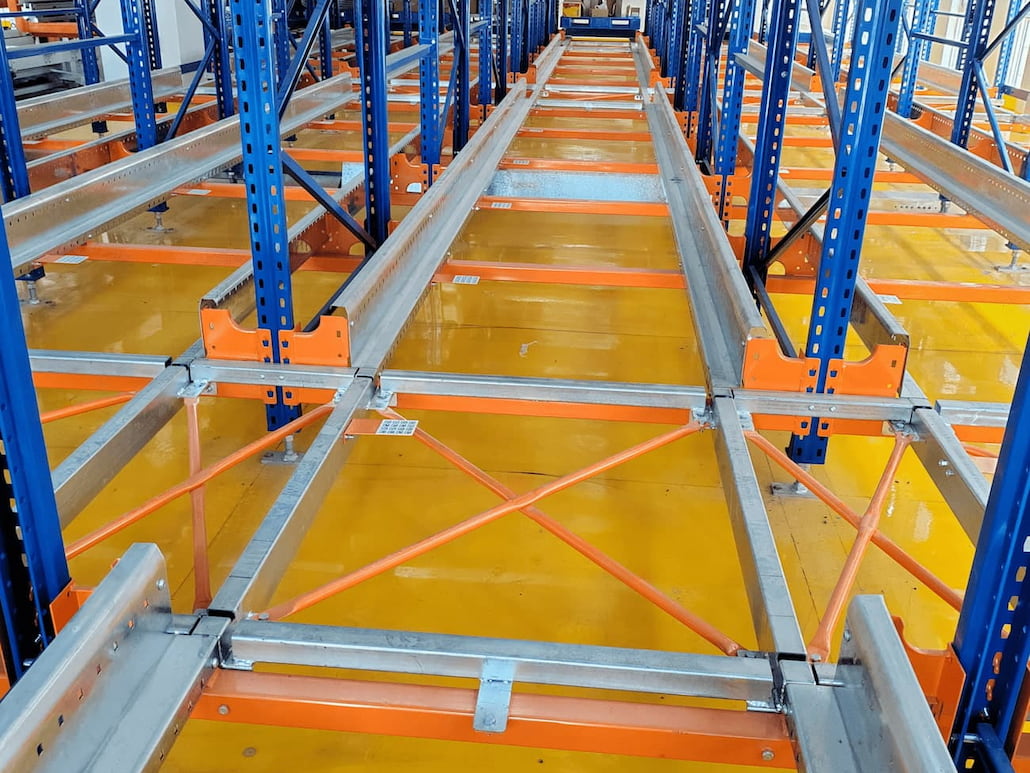 O ASRS pode operar em ambientes de armazenamento refrigerado?